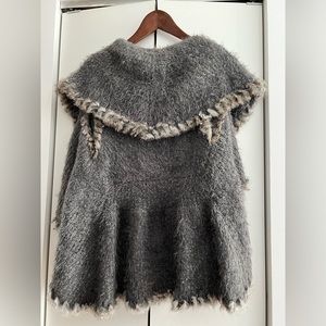 Real rabbit fur vest. chic and luxurious perfect for holiday festivities🥳🎁🍾🎉